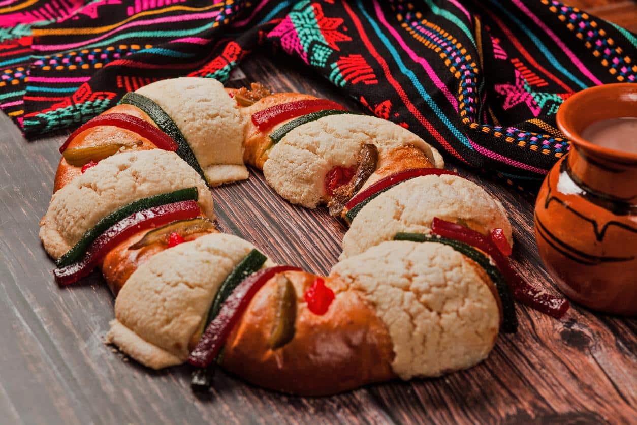 Elabora la tradicional Rosca de Reyes🤴